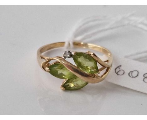 A peridot and diamond ring 10ct size R