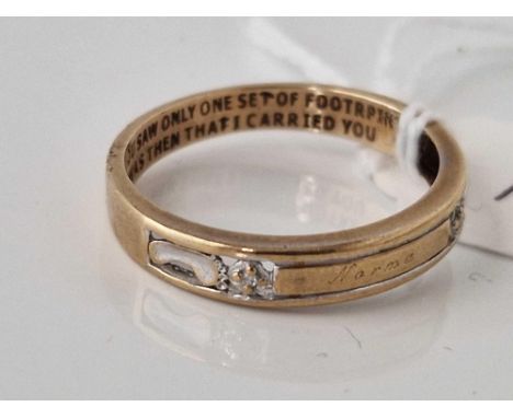 A gold MOTTO ring, 9ct, size S, 2.1 g.