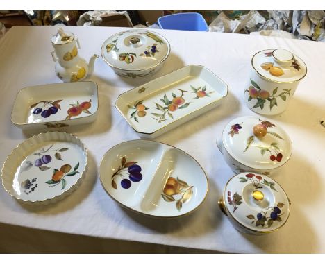 Nine pieces of Royal Worcester.