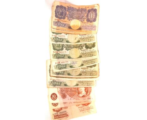 Twenty five mixed 10 shilling and green and blue £1 notes. P&amp;P Group 1 (£14+VAT for the first lot and £1+VAT for subseque