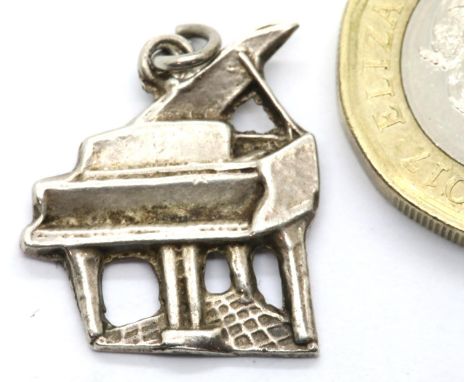 White metal pendant formed as a piano. P&amp;P Group 1 (£14+VAT for the first lot and £1+VAT for subsequent lots) 