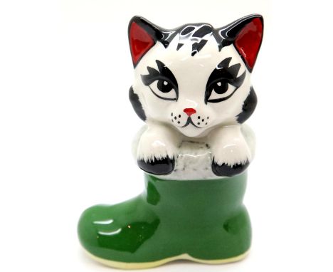 Lorna Bailey cat in boot, H: 14 cm. P&amp;P Group 2 (£18+VAT for the first lot and £3+VAT for subsequent lots) 
