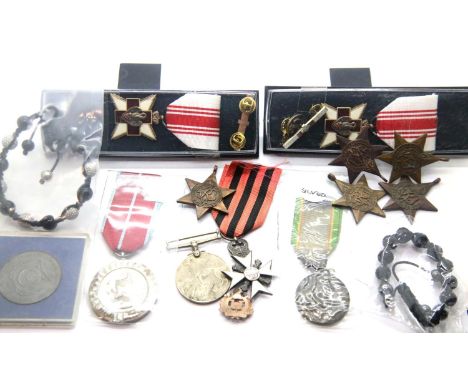 Rolex box with mixed items including military. P&amp;P Group 1 (£14+VAT for the first lot and £1+VAT for subsequent lots) 