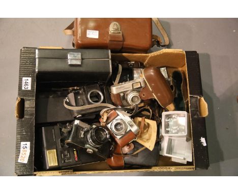 Quantity of mainly vintage cameras including Petri Kodak, Cine Camera, cased camera and others. P&amp;P Group 3 (£25+VAT for 