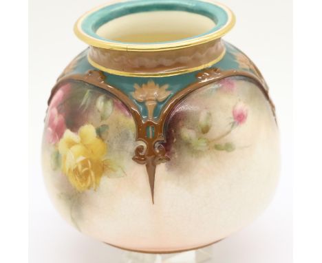 Small Hadleys Worcester Roses vase with gilt rim. P&amp;P Group 1 (£14+VAT for the first lot and £1+VAT for subsequent lots) 