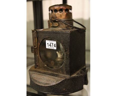 Vintage railway lamp stamped South Goods Boston, with burner, by The Lamp Manufacturing Co in steel and copper, 27 x 16 cm. N