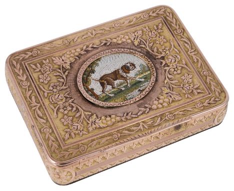 A GOLD SNUFF BOX, GERMAN, EARLY 19TH CENTURY rounded rectangular, the lid later set with an Italian micro-mosaic oval of a sp