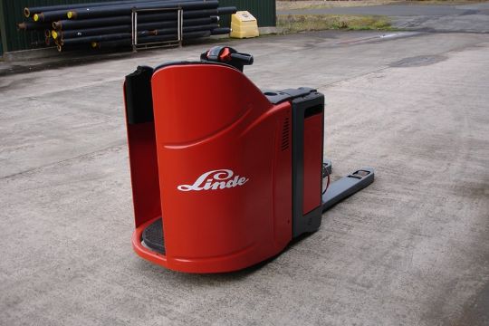 Linde Ride On Pallet Mover Electric Powered Model T20sp Y.o.m. 2014 