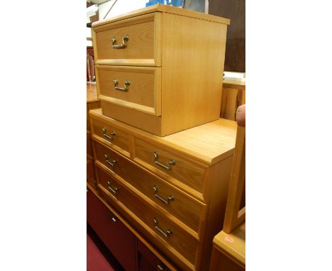 A contemporary light ash suite of bedroom furniture, comprising mirrorback kneehole dressing table and footstool, low chest o