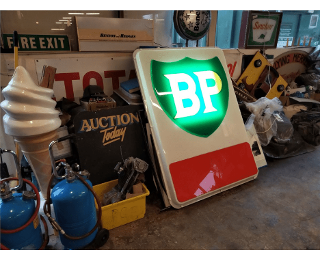 BP LIGHT UP SIGN WITH LOWER LIGHT CONTROLLER