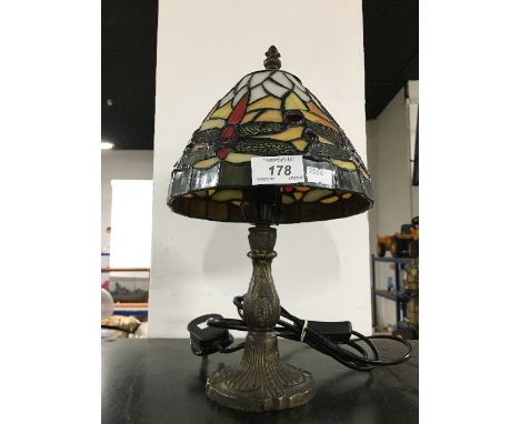 WONDERFUL TIFFANY STYLE LAMP WITH DRAGONFLY SHADE