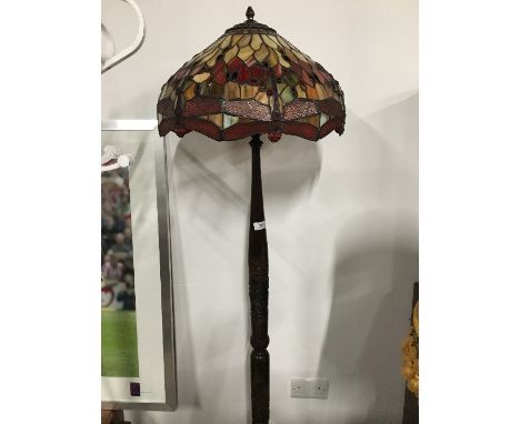 HEAVY CARVED ORIENTAL DESIGN WOOD STANDARD LAMP TIFFANY STYLE SHADE
