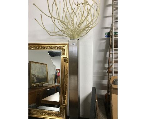 MODERN FLOOR LAMP