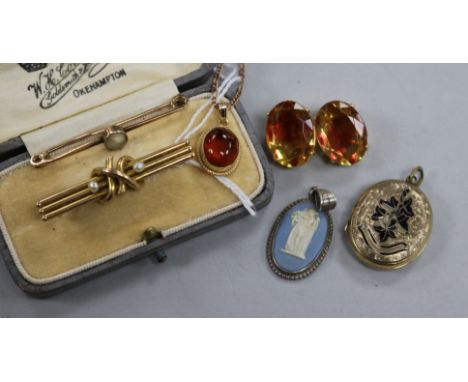 A 15ct gold and pearl bar brooch, a 9ct gold bar brooch and sundries, including a yellow metal and enamel enclosed locked, wi