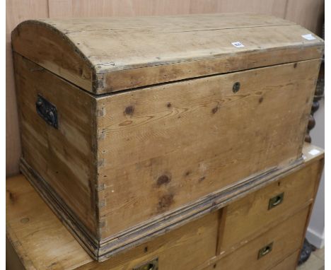 A pine dome top trunk W.85cm