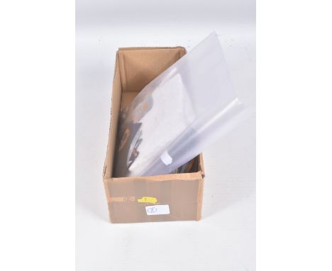 BOX CONTAINING A NUMBER OF US FORCES PATCHES AND INSIGNIA RELATING MAINLY TO US ARMY, ALSO A BLACKWATER PATCH &amp; others in