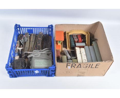 A QUANTITY OF UNBOXED AND ASSORTED HORNBY DUBLO MODEL RAILWAY ITEMS, all in playworn condition with minor damage, paint loss 