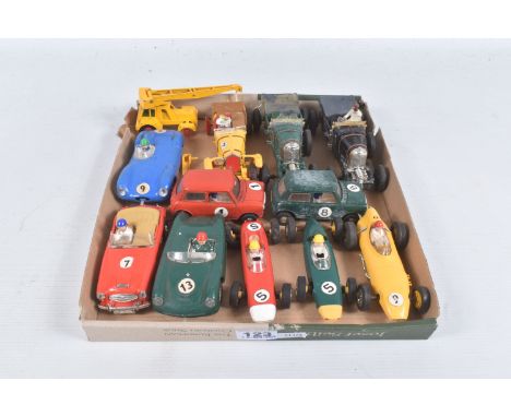 A QUANTITY OF UNBOXED ASSORTED VINTAGE SCALEXTRIC CARS, 2 x 4½ Litre Super Charged Bentley, No.C64, one black RN4, the other 