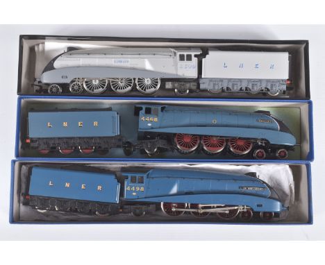 THREE BOXED OO GAUGE A4 CLASS LOCOMOTIVES, Hornby 'Silver Link' No.2509, L.N.E.R. silver livery (R312), Bachmann 'Mallard' No