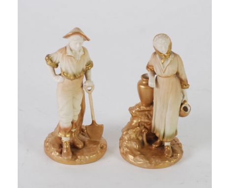 A SMALL PAIR OF EARLY TWENTIETH CENTURY ROYAL WORCESTER PORCELAIN JAMES HADLEY STYLE FIGURE of a lady holding a pitcher and a