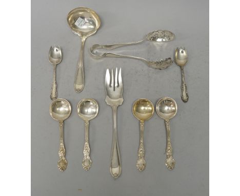Assorted American sterling silver flatware, assorted dates and makers but mostly in variants of Rococo patterns. 462g. (qty.)