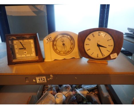 Three mixed vintage mantel clocks