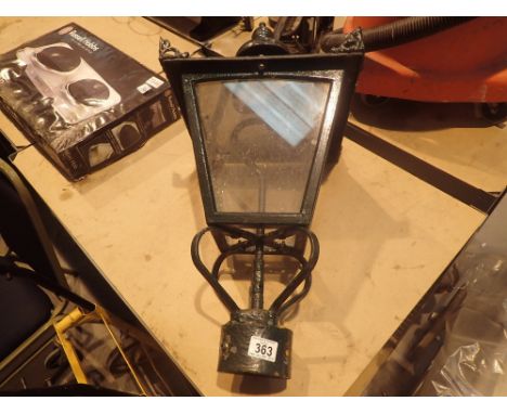 Victorian style glazed gas lamp head 