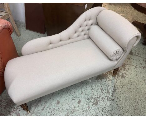 CHAISE LONGUE, neutral linen button back upholstered on turned supports, 117cm W.