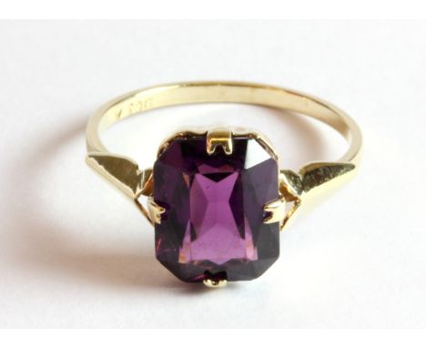 A 9ct yellow gold amethyst set ring, (M).