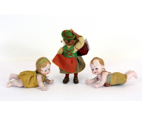 A small Steiff Mikki doll, H. 9cm, together with two porcelain articulated miniature dolls.