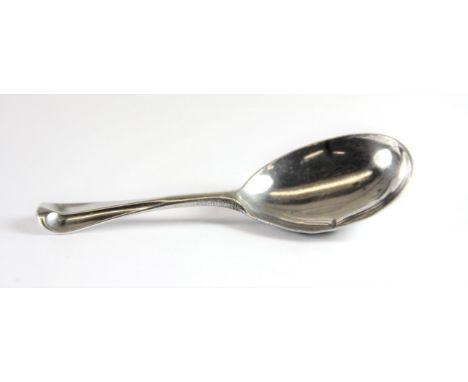 An early Victorian hallmarked silver rat tail pattern tea caddy spoon, L. 9.8cm.