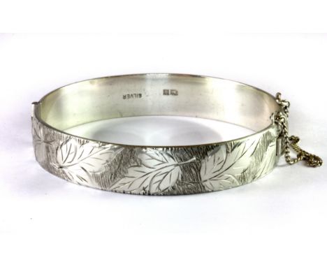 A hallmarked silver bangle, L. 6.5cm.