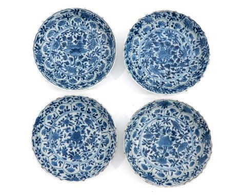 Floral decor, 18th Century, marked with double ring and lonzenge, 16 cm. in diameter, chip.