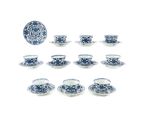 Including 10 cups and 11 saucers, decorated with flowers, Kangxi Period, saucers are 13 cm. in diameter
