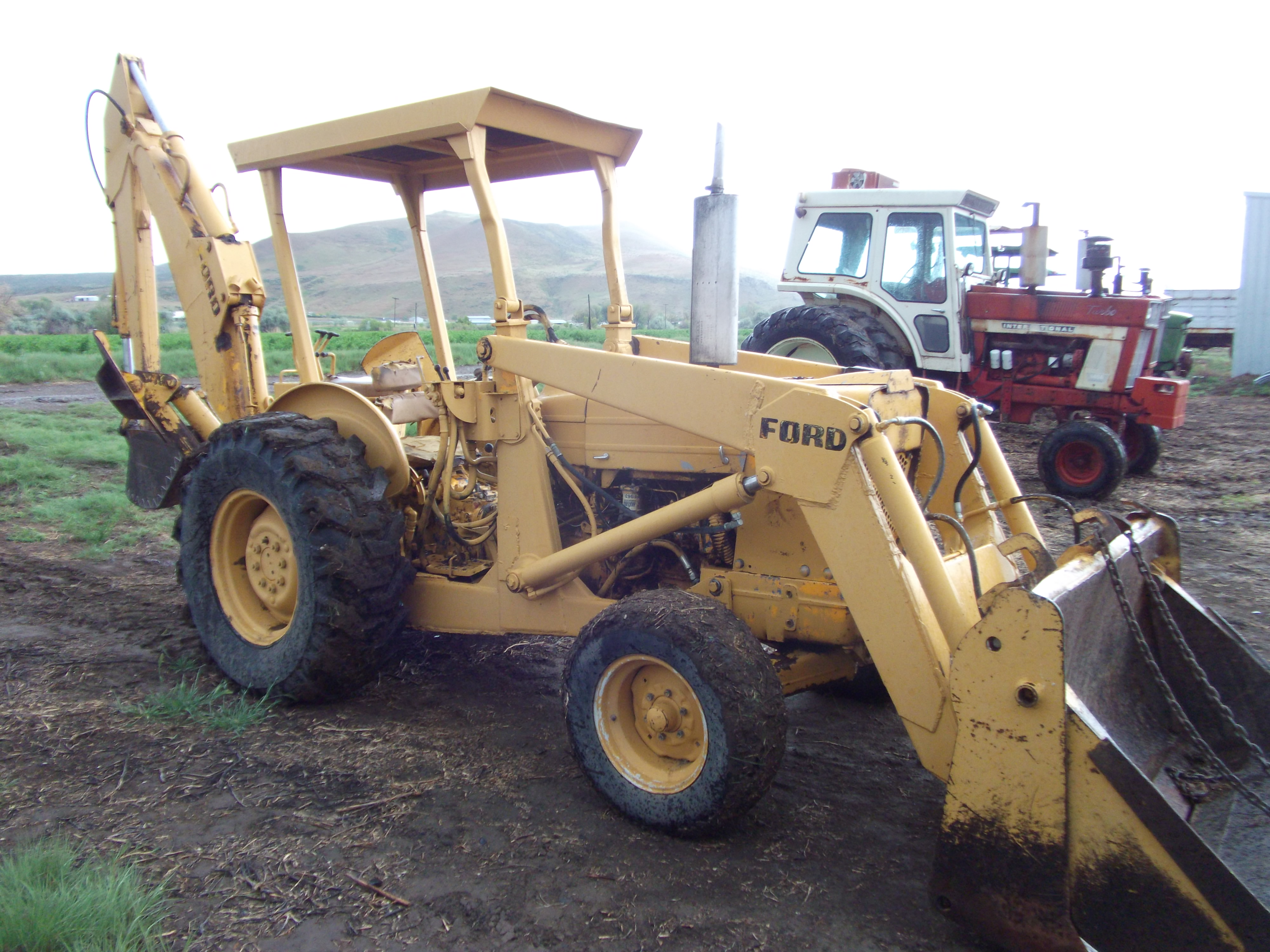 Ford 4500 backhoe 3 way bucket