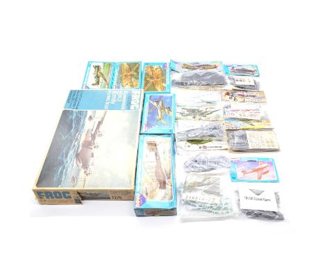 Fifteen 1/72 scale model aircraft, Novo, Airfix and Frog, including Airfix Cessna Bird Dog; Novo ref. F168 DH-88 Comet racer;