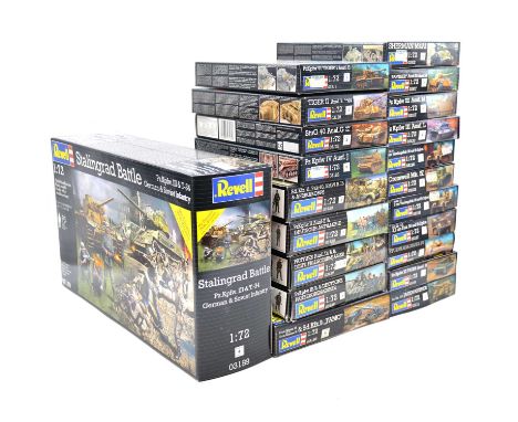 Revell 1/72 scale vehicle kits and battlefield sets; twenty-one including ref. 03189 Stalingrad Battle; ref. 03111 Jagdpanthe
