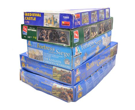 1/72 scale model dioramas, five including Italeri ref. 6106 Battle of Gettysburg (x2); ref. 6102 Fortress under seige; Miniar