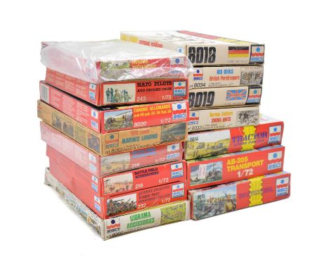 ESCI 1/72 scale figures and vehicle kits, fifteen including ref. 8614 Tractor and 25 PDR gun; ref. 8020 German Guns; ref. 803