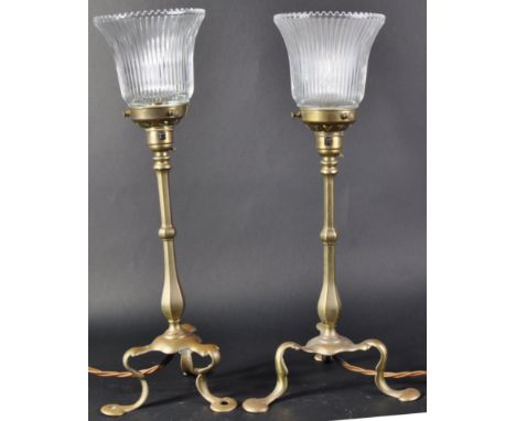 William Arthur Smith Benson, circa 1900 pullman lamp – table lamp. Arts & Crafts, circa 1900 lamp with holophane glass ribbed