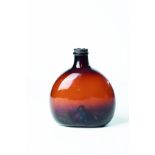 Weinflasche aus rotbraunem Glas