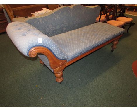 Large early 20th century beech framed chaise longue / day bed in blue button back lozenge patterned upholstery on stout turne