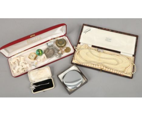 A quantity of costume jewellery and collectables including two strings of simulated pearls with 9ct gold clasps, hatpin, comp