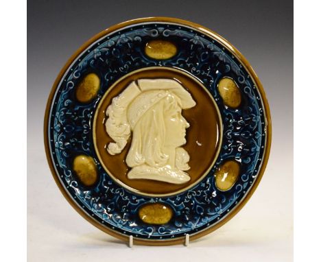 Early 20th Century Austrian majolica plate having central decoration in relief depicting a profile portrait of a 16th Century