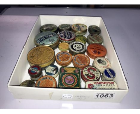 A good selections of vintage tins