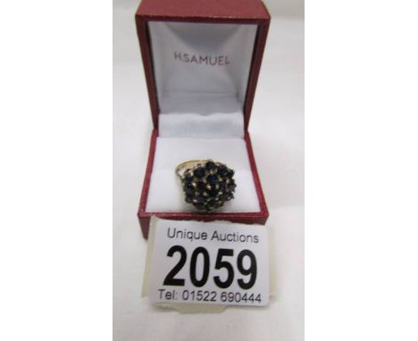 A 9ct gold cluster ring, size Q.