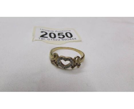 A 9ct gold heart and bows ring, size U.