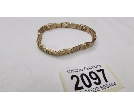 A 9ct gold gate bracelet, 14 grams.