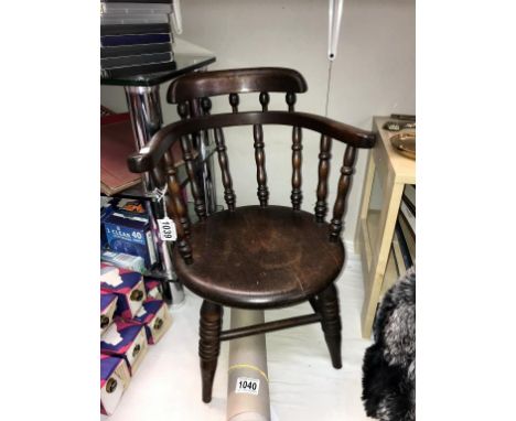 A vintage doll's/teddy smokers bow chair