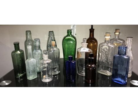 A mixed lot of vintage bottles